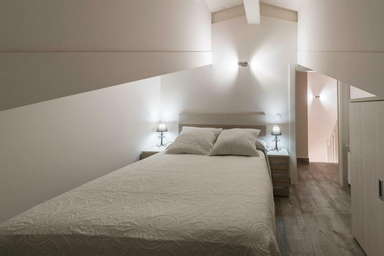 Apartamentos Turisticos El Ponton 阿内罗 外观 照片