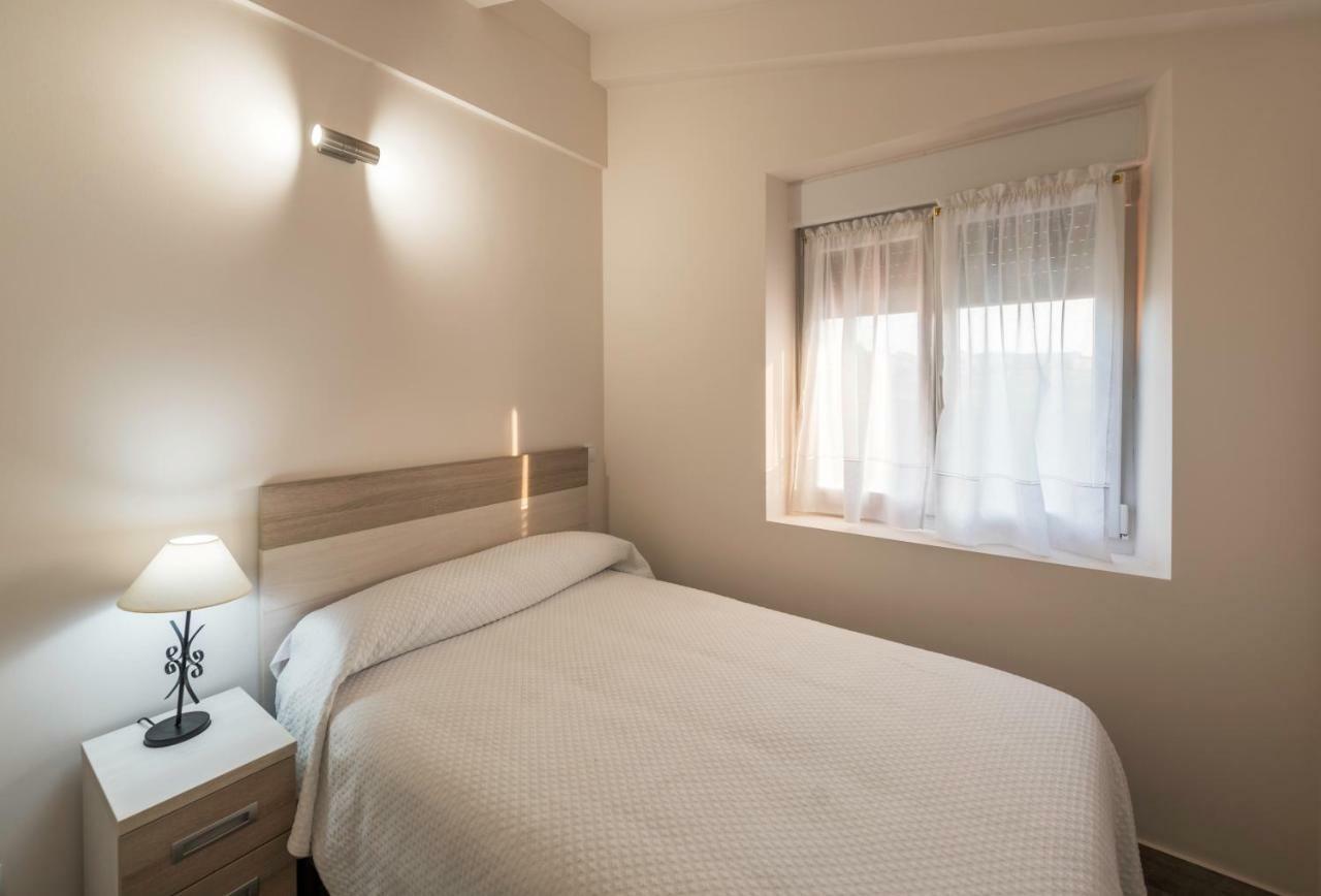 Apartamentos Turisticos El Ponton 阿内罗 外观 照片