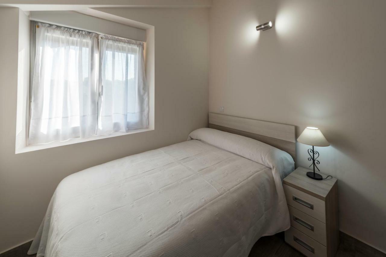 Apartamentos Turisticos El Ponton 阿内罗 外观 照片