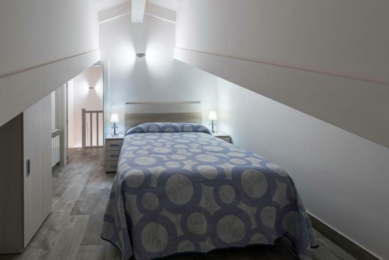 Apartamentos Turisticos El Ponton 阿内罗 外观 照片