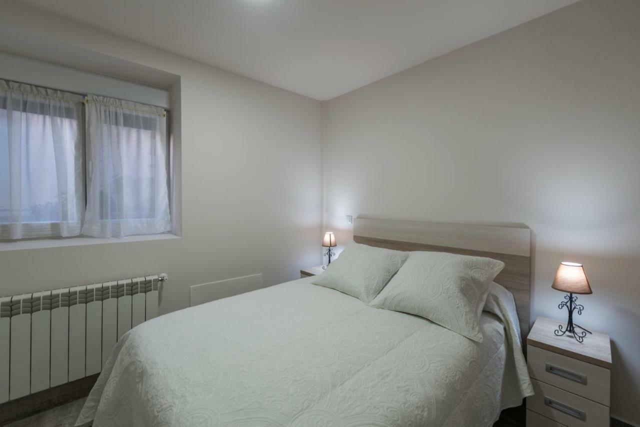 Apartamentos Turisticos El Ponton 阿内罗 外观 照片