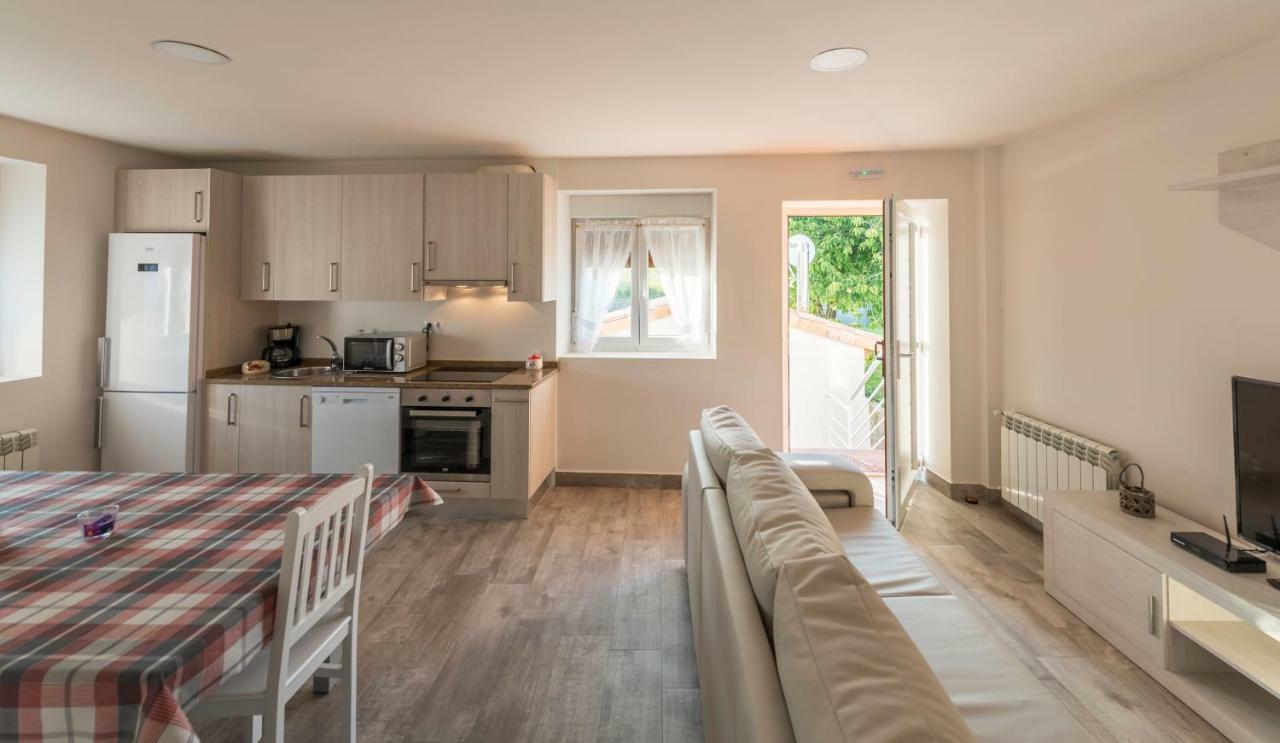 Apartamentos Turisticos El Ponton 阿内罗 外观 照片